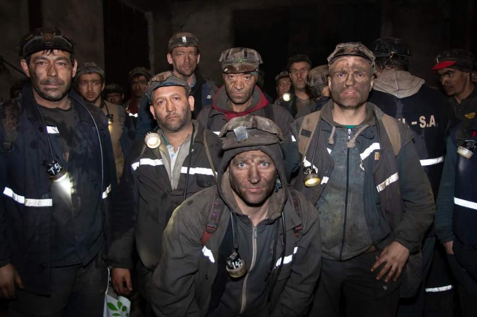 Ei sunt cei care au protestat în subteran în ultimele 7 zile şi au forţat autorităţile să le dea minerilor banii! 696012