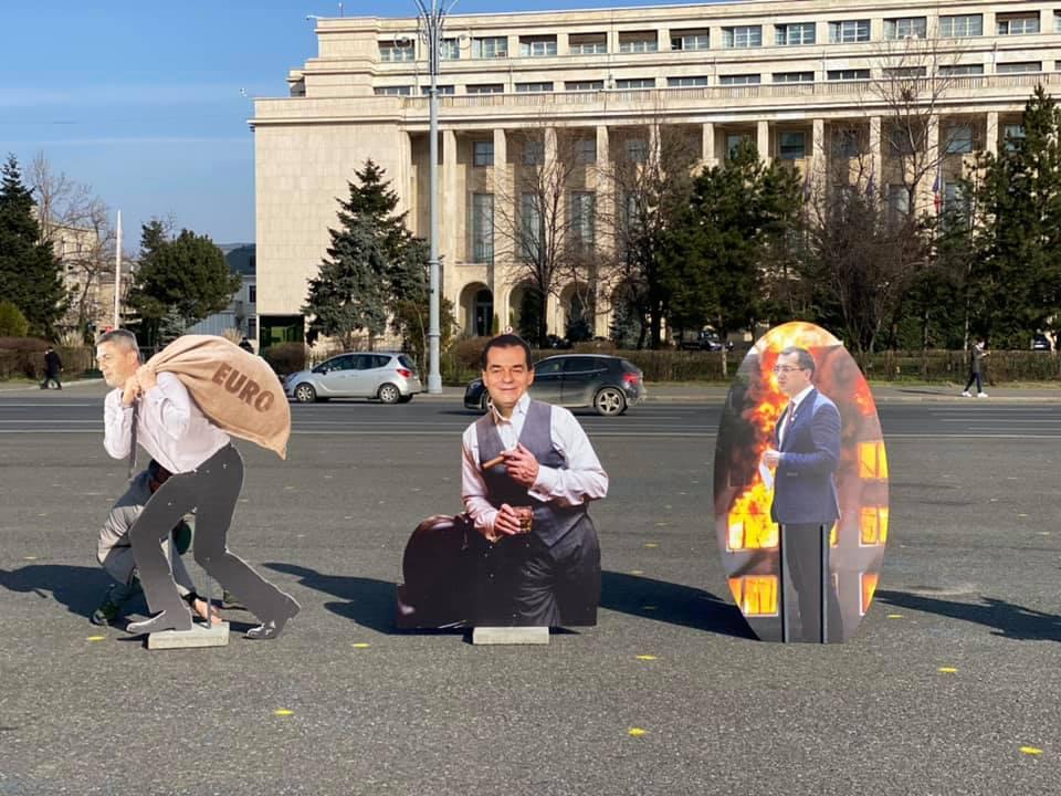 Protest PSD cu figurine din carton ale unor miniștri din Guvernul Cîțu 695949