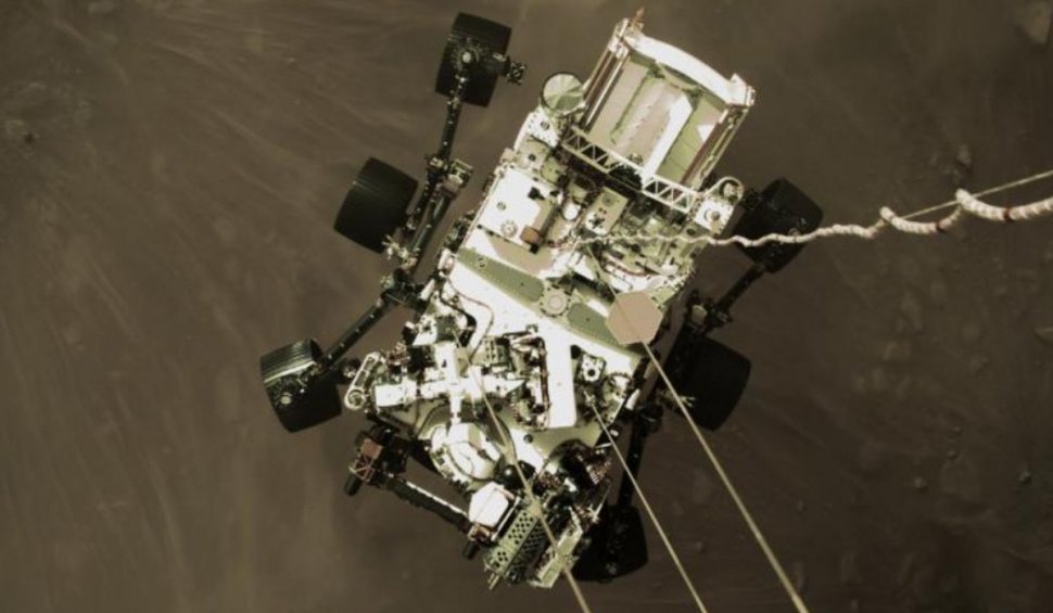 Marte la microfon! NASA a publicat filmul coborârii prin atmosfera marţiană şi primele sunete captate la sol de roverul Perseverance