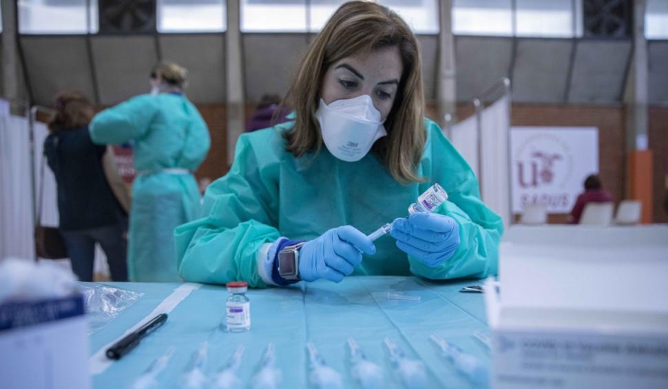 O nouă tranşă de aproape 80.000 de vaccinuri Moderna au ajuns în România. Cum se împart dozele de ser contra COVID