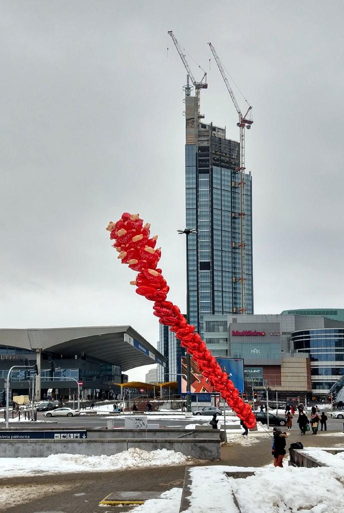 Aceasta este cea mai înaltă clădire din Uniunea Europeană! A costat o avere iar pandemia riscă să o pună la pământ 696394