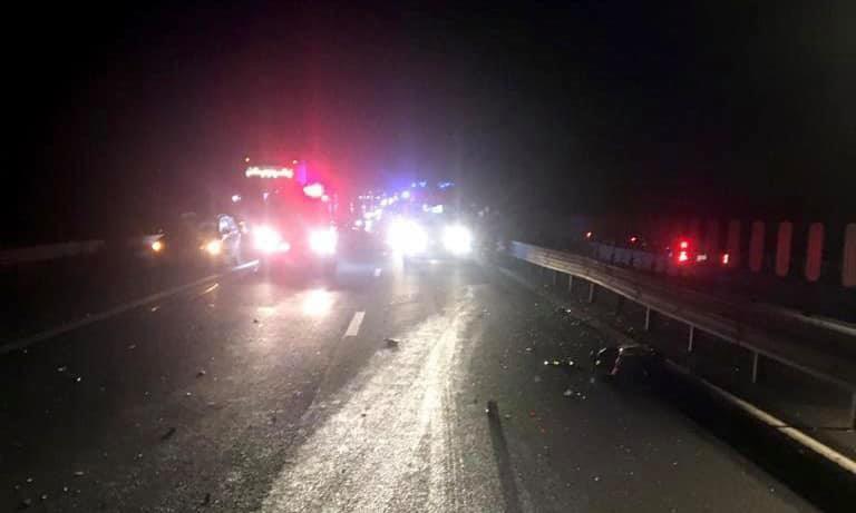 Grav accident rutier la Arad! Una din maşini a luat foc. Sunt 7 victime, iar circulația este oprită 696631