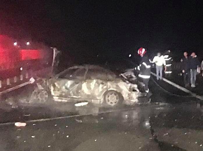 Grav accident rutier la Arad! Una din maşini a luat foc. Sunt 7 victime, iar circulația este oprită 696632