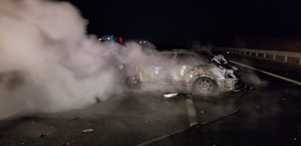 Grav accident rutier la Arad! Una din maşini a luat foc. Sunt 7 victime, iar circulația este oprită 696633