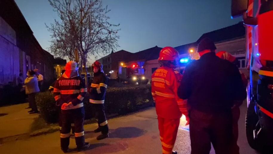 Explozie la un imobil din Timișoara. Un bărbat a rămas prins sub dărâmături 696591