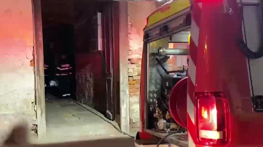 Explozie la un imobil din Timișoara. Un bărbat a rămas prins sub dărâmături 696592