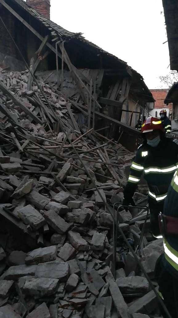 Explozie la un imobil din Timișoara. Un bărbat a rămas prins sub dărâmături 696597