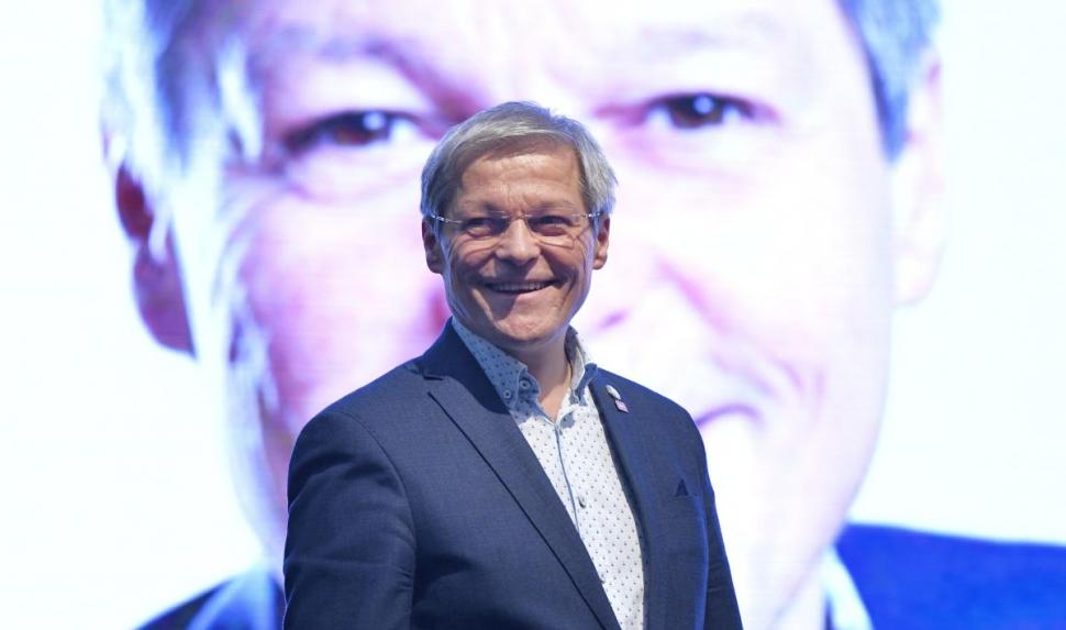 Se ascute lupta pentru şefia USR-PLUS. Surse: Cioloş vrea să preia conducerea noului partid