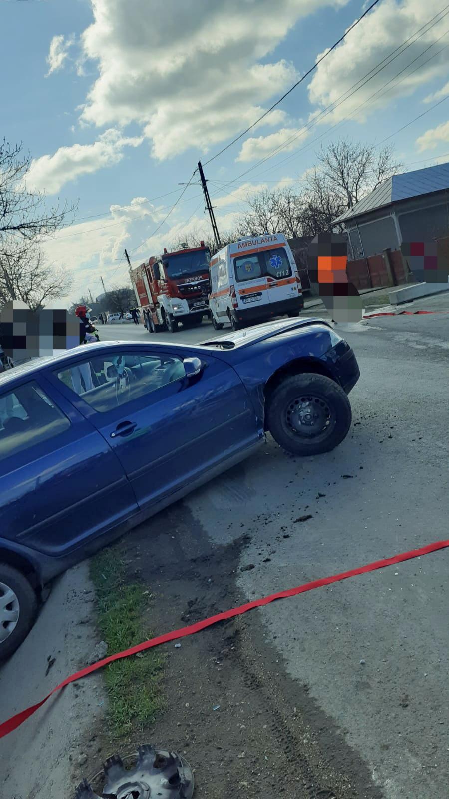 O ambulanță cu pacient, implicată în accident în Teleorman 696919