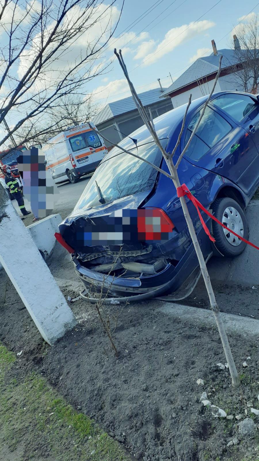 O ambulanță cu pacient, implicată în accident în Teleorman 696920