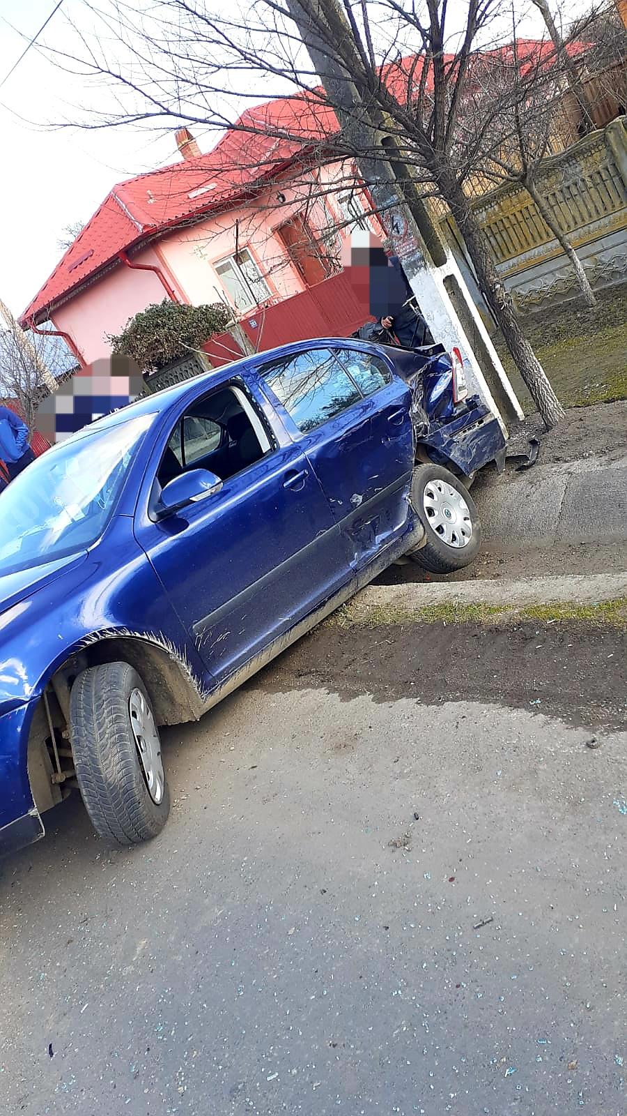 O ambulanță cu pacient, implicată în accident în Teleorman 696923