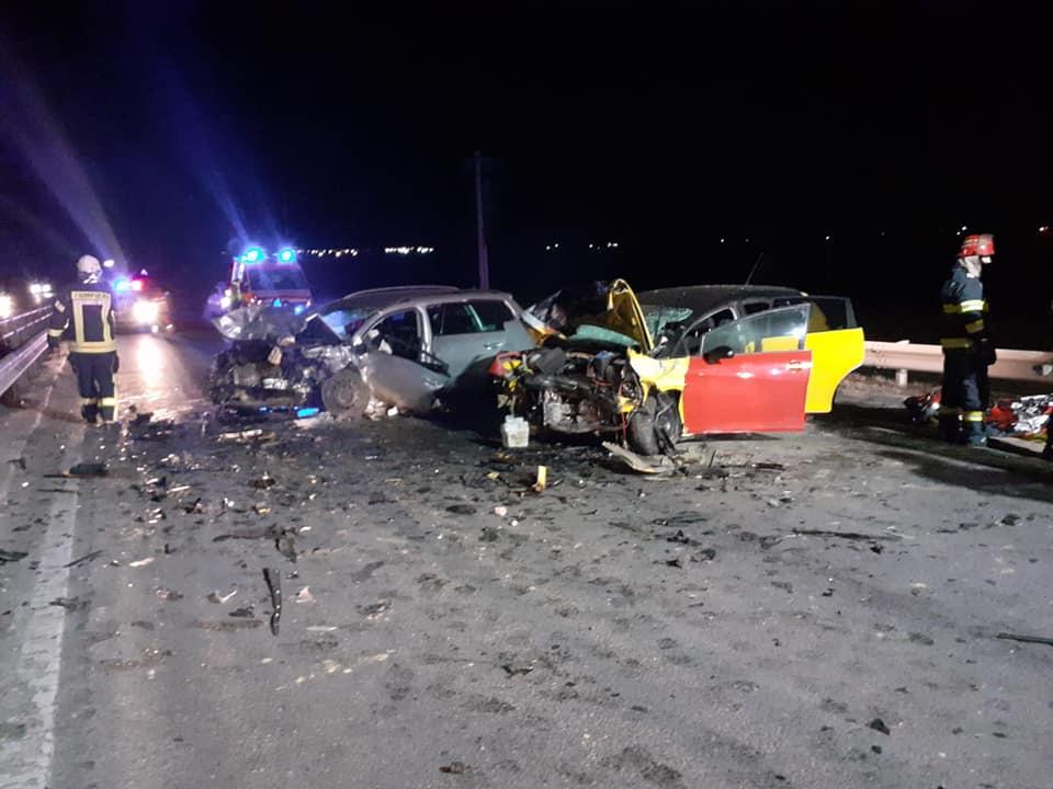 Impact devastator între două maşini, accident cumplit în Urziceni cu trei oameni încarceraţi 696958