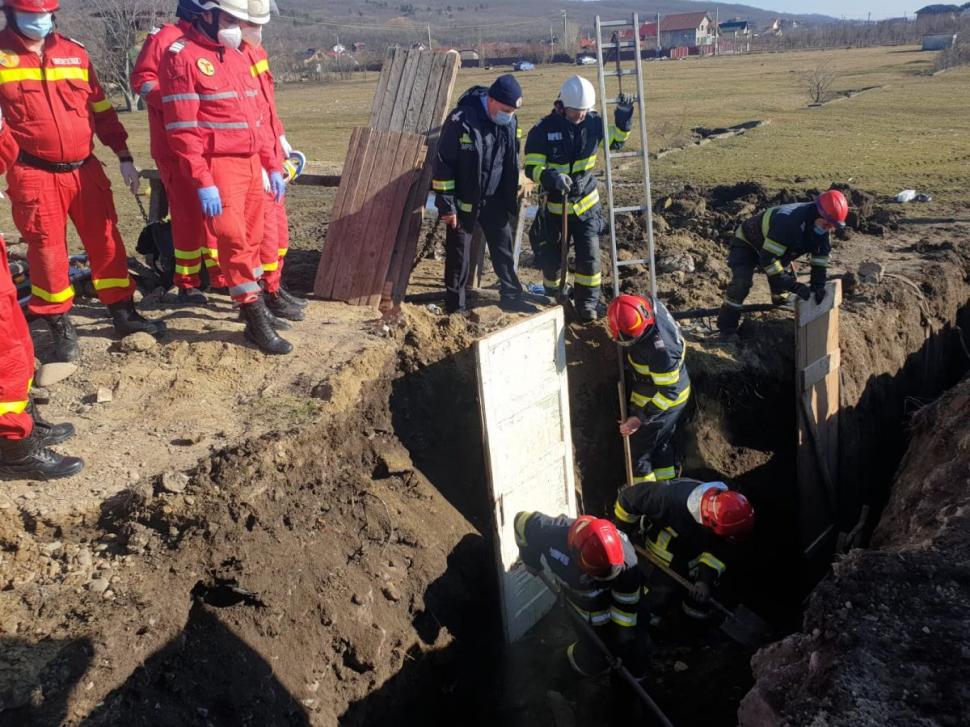 Incident tragic la Vaslui! Tânăr de 25 de ani, strivit de un mal de pământ sub ochii tatălui său 697241