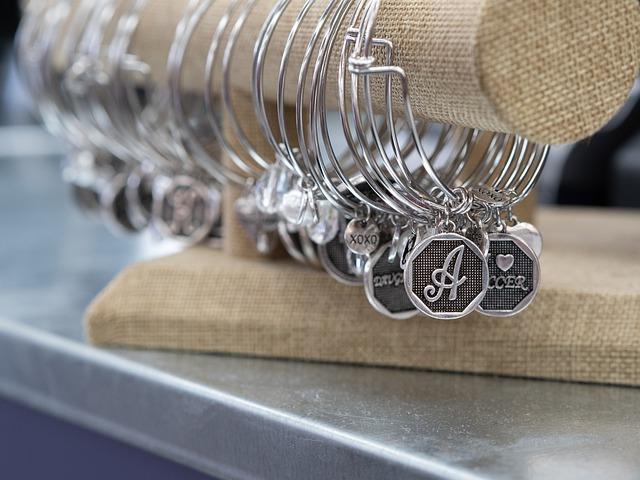 De ce prefera femeile bijuteriile din argint? 697490