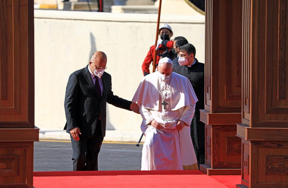 Papa Francisc, vizită istorică în Irak: "Vin ca pelerin al păcii, în numele lui Hristos! Cer iertare pentru distrugeri și cruzime" 697663