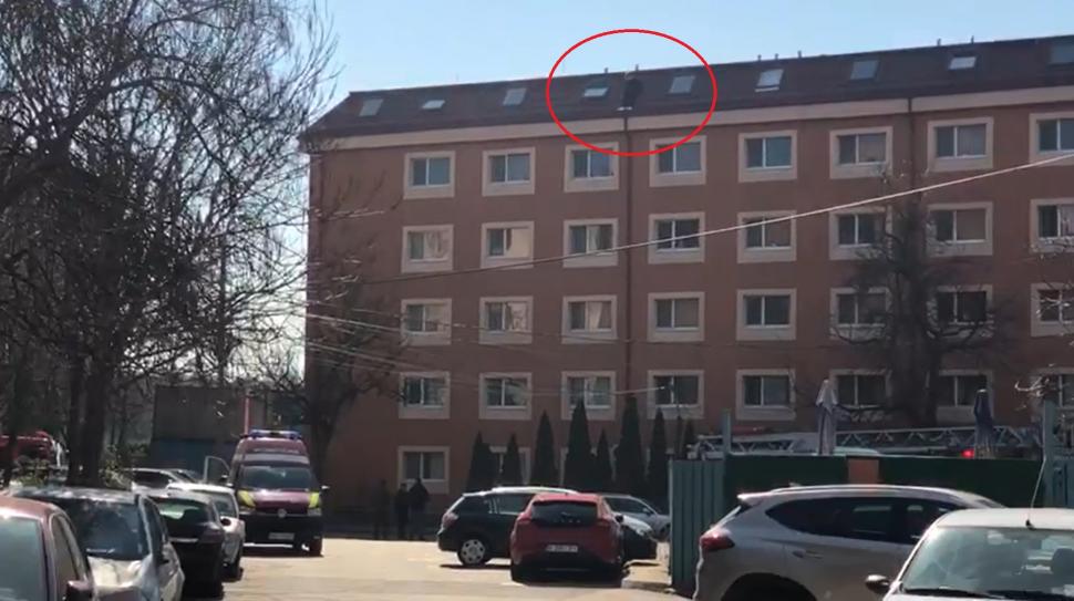 A murit studentul care se aruncase de pe acoperișul unui cămin din București 697604