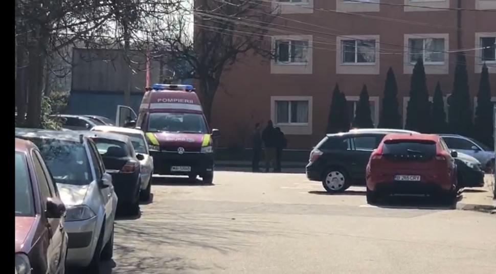 A murit studentul care se aruncase de pe acoperișul unui cămin din București 697605