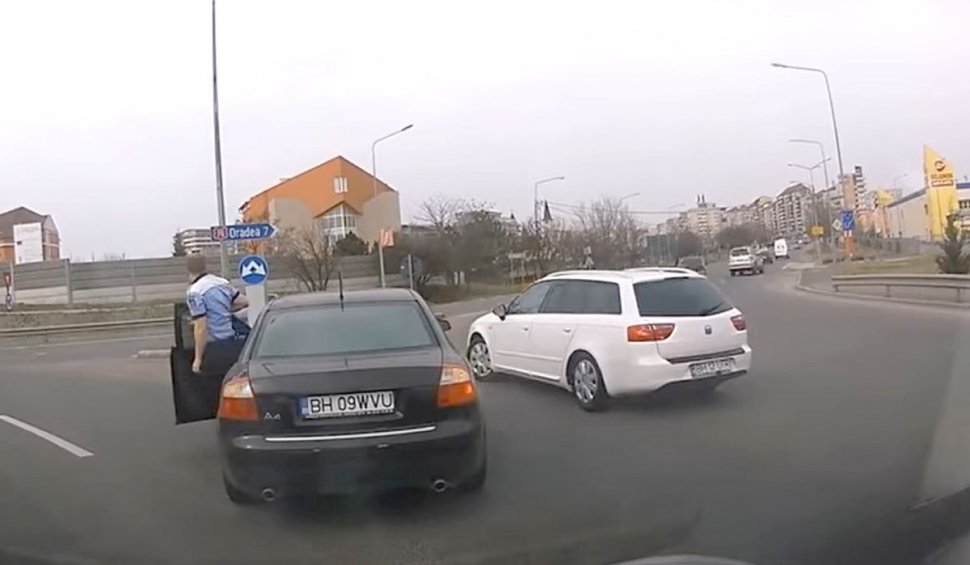 Şofer amendat de un poliţist "sub acoperire", după o manevră greşită într-un sens giratoriu în Oradea
