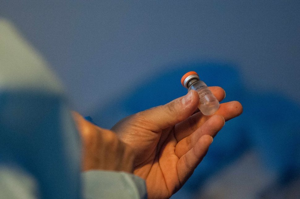 Vaccinuri anti-COVID vândute online, la negru, cu până la 1.000 de dolari doza