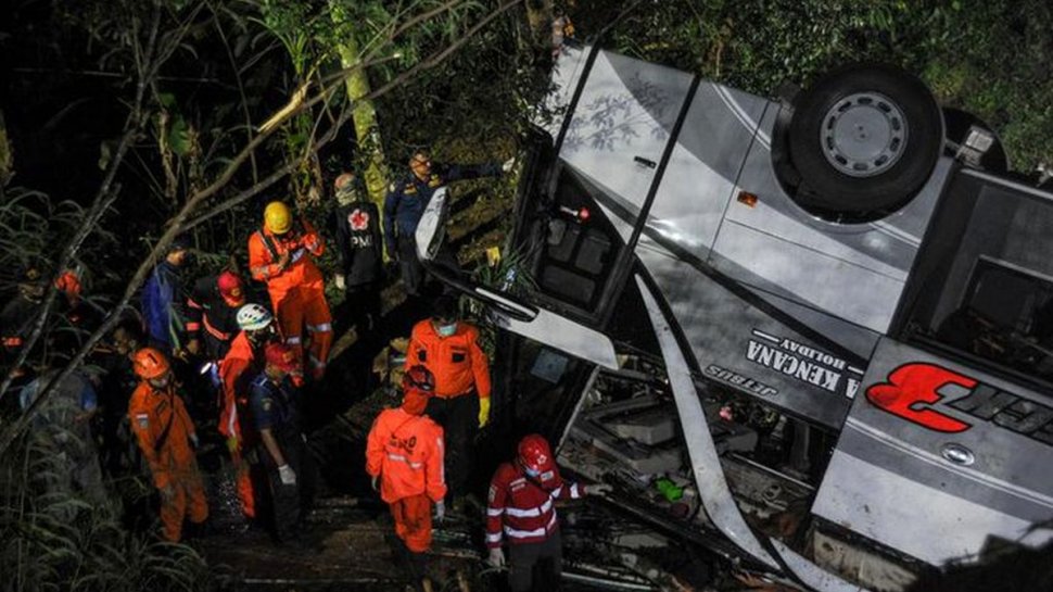 Accident rutier cu 27 de morți și zeci de răniți. Un autocar cu 66 de elevi și părinți s-a răsturnat într-o râpă, în Indonezia