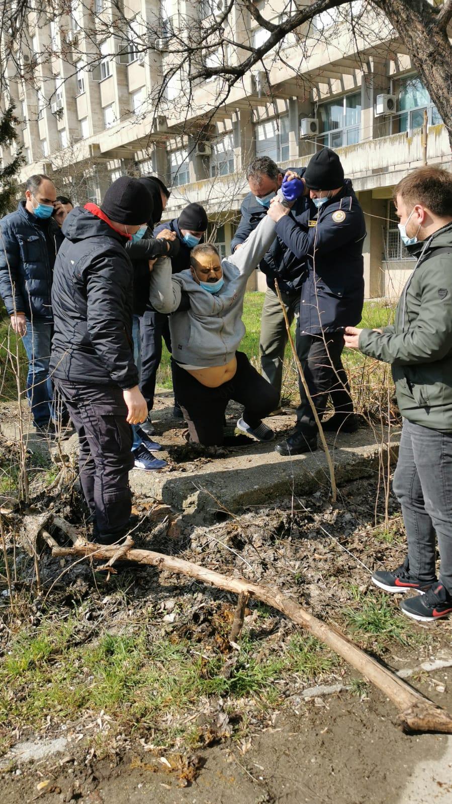 Deținutul condamnat pentru crimă a fost prins chiar în curtea spitalului de unde evadase 698561