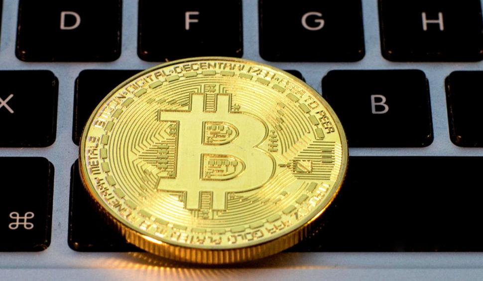 Bitcoin a atins un nou record - 60.000 de dolari. Creştere de 570% în ultimele 12 luni