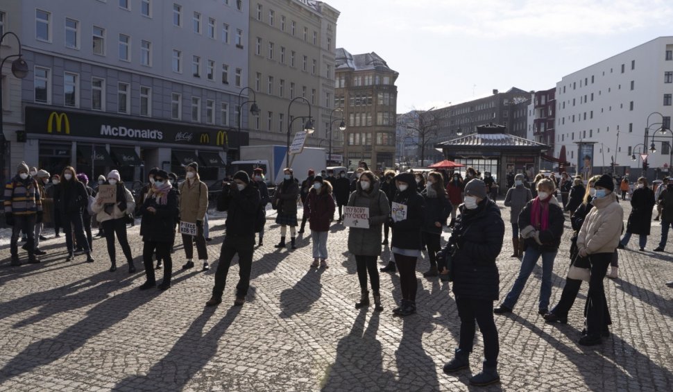Proteste anti-lockdown în Berlin: Mii de germani au ieșit în stradă, nemulțumiți de extinderea restricțiilor anti COVID-19