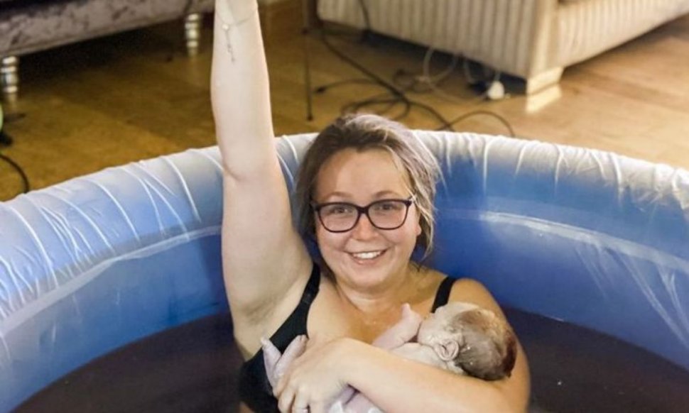 Naştere acasă, LIVE pe Instagram. O femeie a filmat travaliul timp de 36 de ore 
