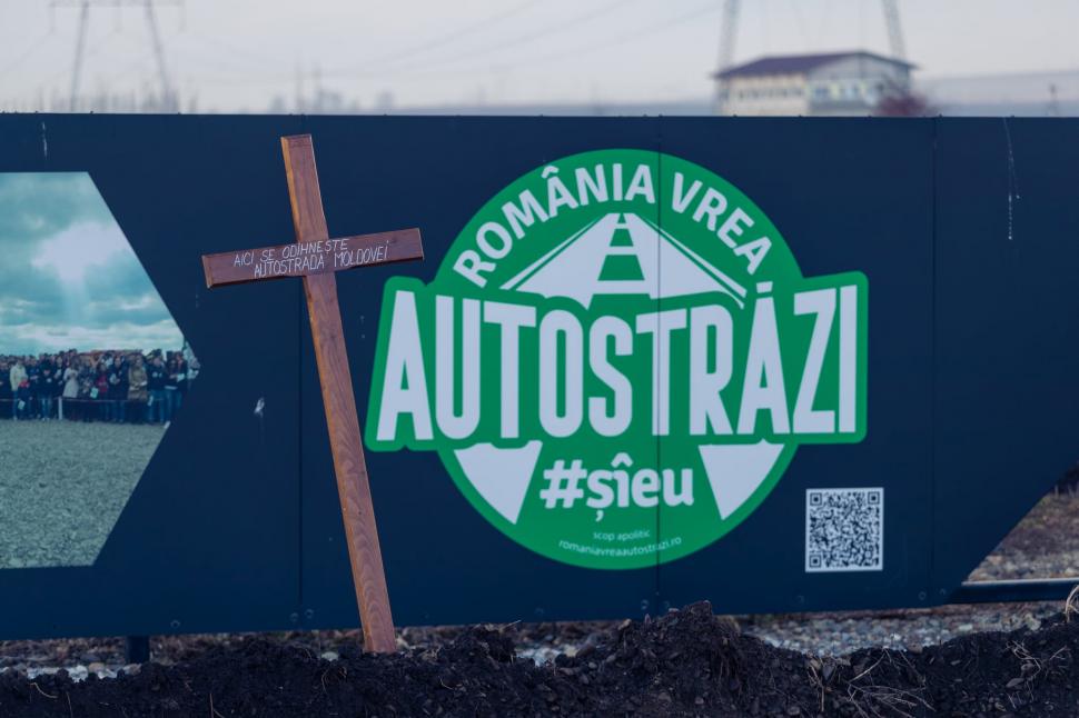 Ștefan Mandachi și-a îngropat primul metru de autostradă din Moldova: "Nu mai găsesc nicio soluție sau cale de resuscitare" 699022