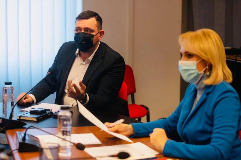 Gabriela Firea: "Vlad Voiculescu este dovada vie a imposturii și a oportunismului care definește guvernul Cîțu" 699319