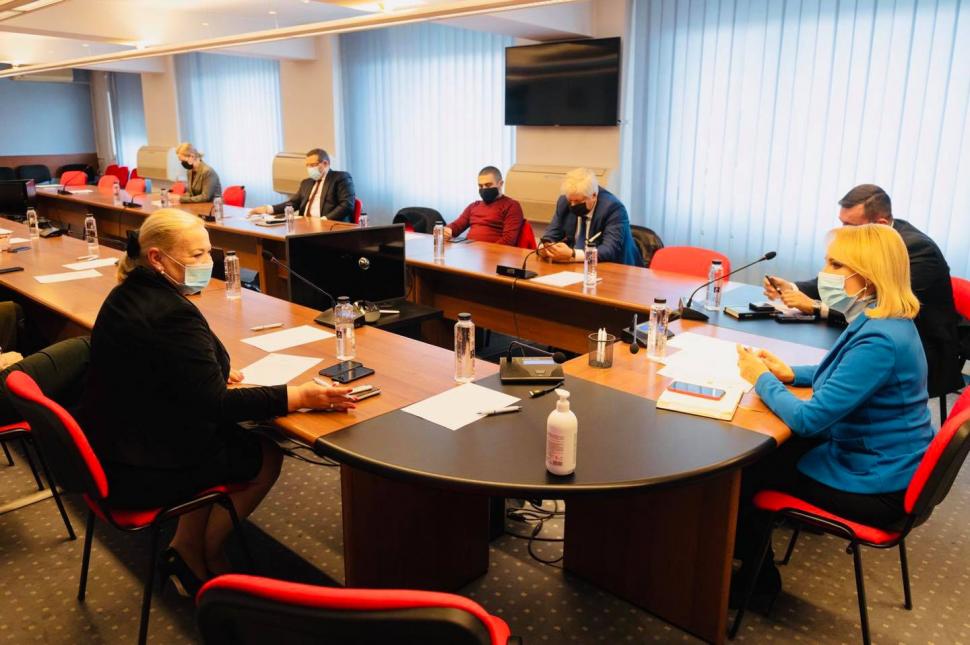 Gabriela Firea: "Vlad Voiculescu este dovada vie a imposturii și a oportunismului care definește guvernul Cîțu" 699320