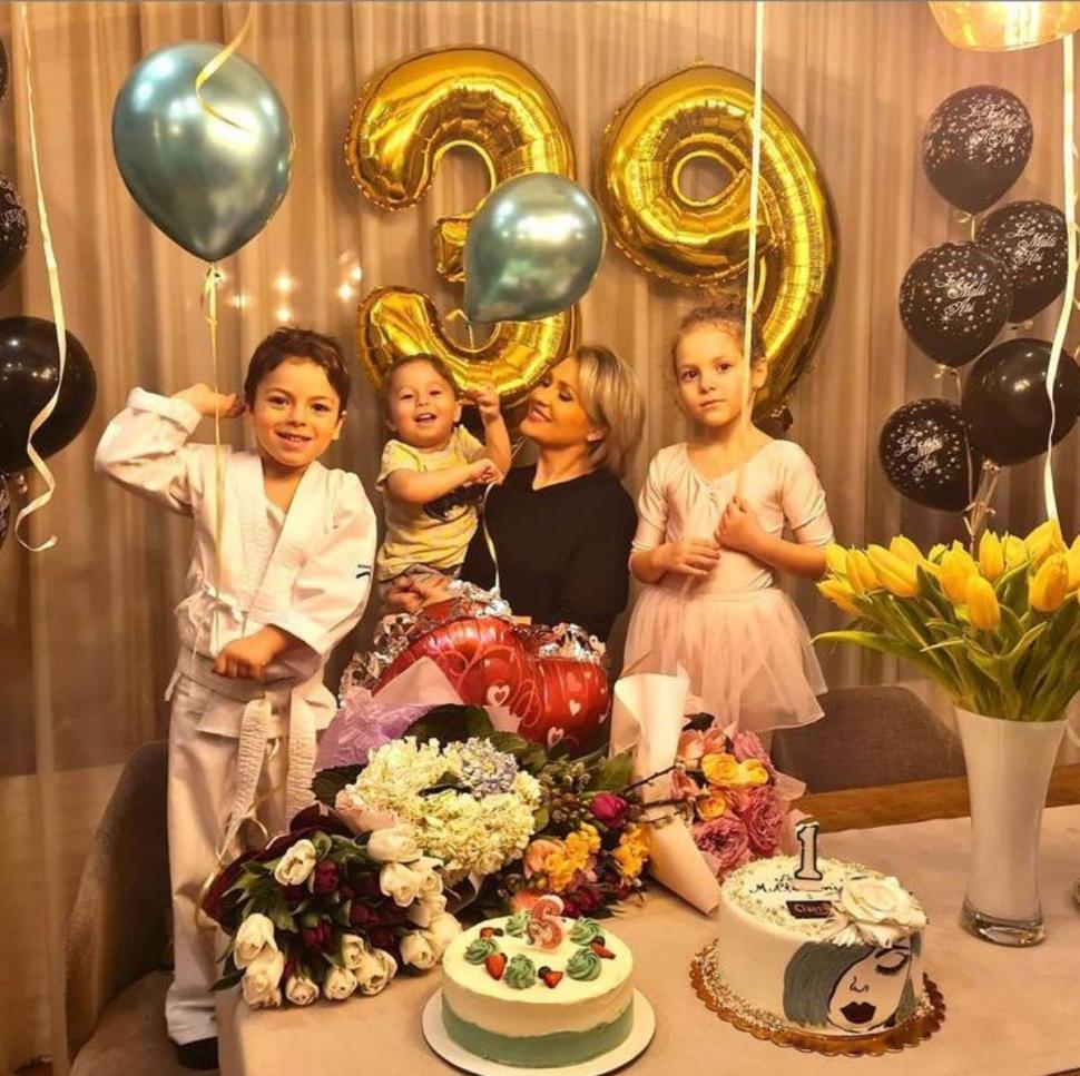 Mirela Vaida, vacanţă de ziua ei. Cum a sărbătorit prezentatoarea TV la munte 699233