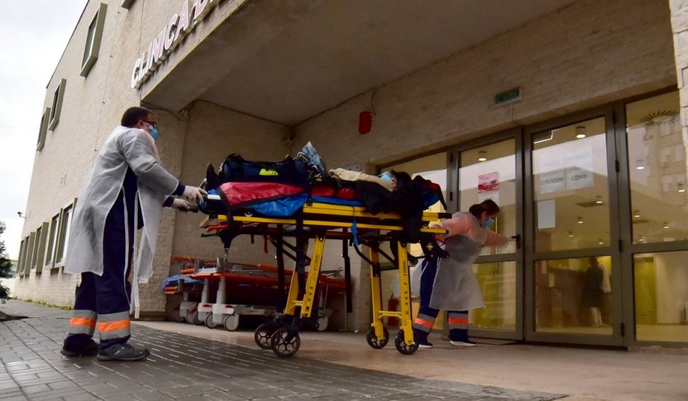 Doi pacienţi cu COVID au murit în timp ce aşteptau un loc liber la ATI, la Craiova