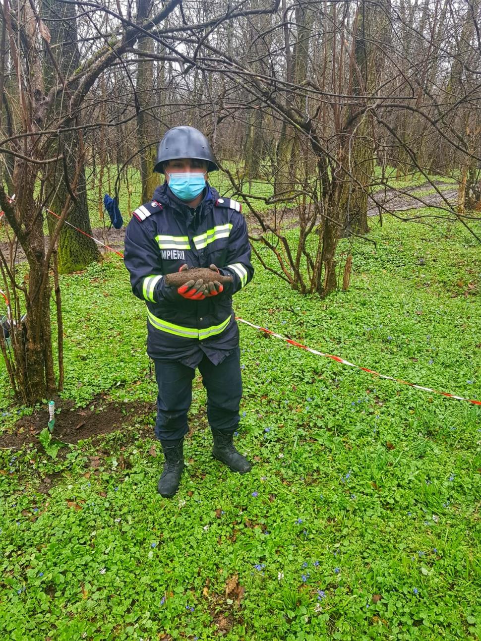 Un bărbat care căuta bijuterii cu detectorul de metale a găsit, în schimb, o bombă în Giurgiu 699909