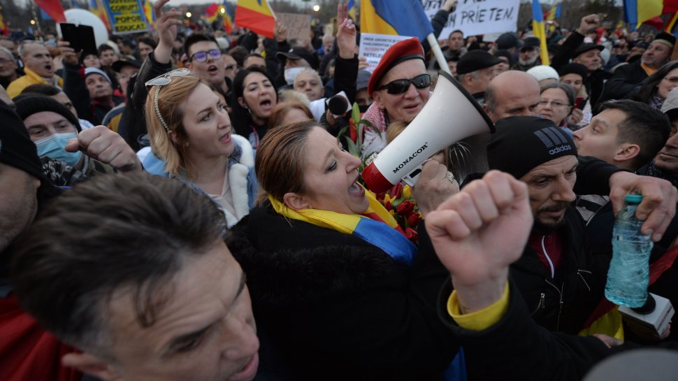 Senatoarea Diana Şoşoacă, amendată după protestele antirestricţii din Capitală