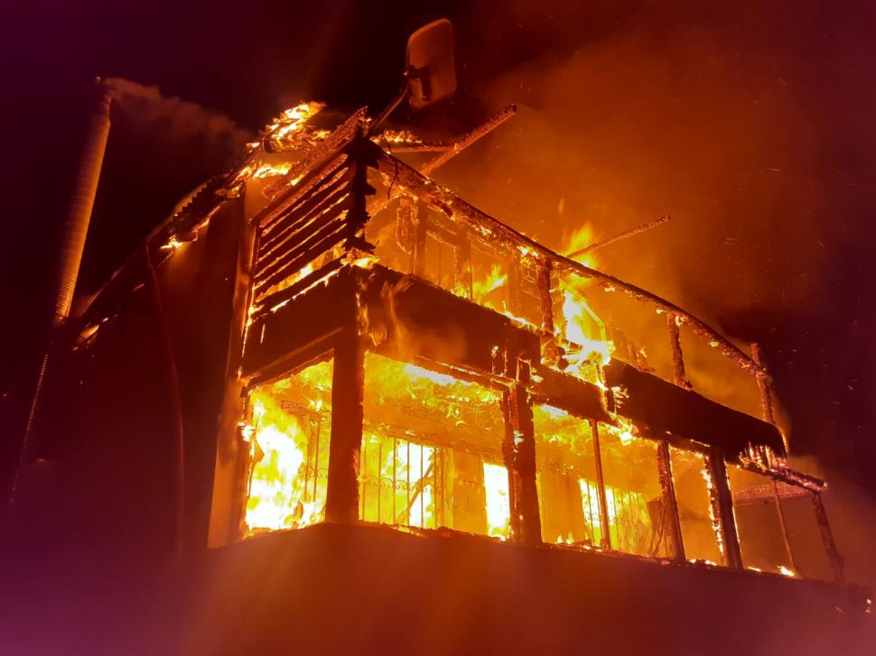 Incendiu puternic la o cabană din Cluj! O femeie a ars de vie 700382