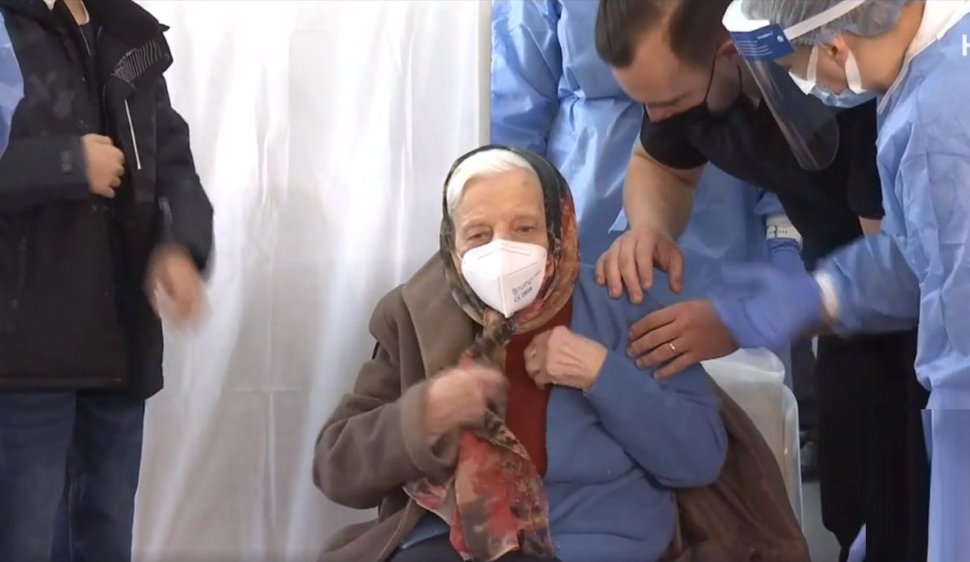 Cea mai în vârstă femeie din Bucureşti, de 105 ani, s-a vaccinat anti-COVID