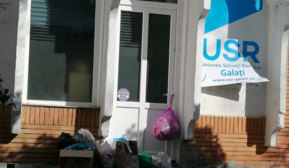 Sediul USR Galați a fost vandalizat de protestatarii anti-mască