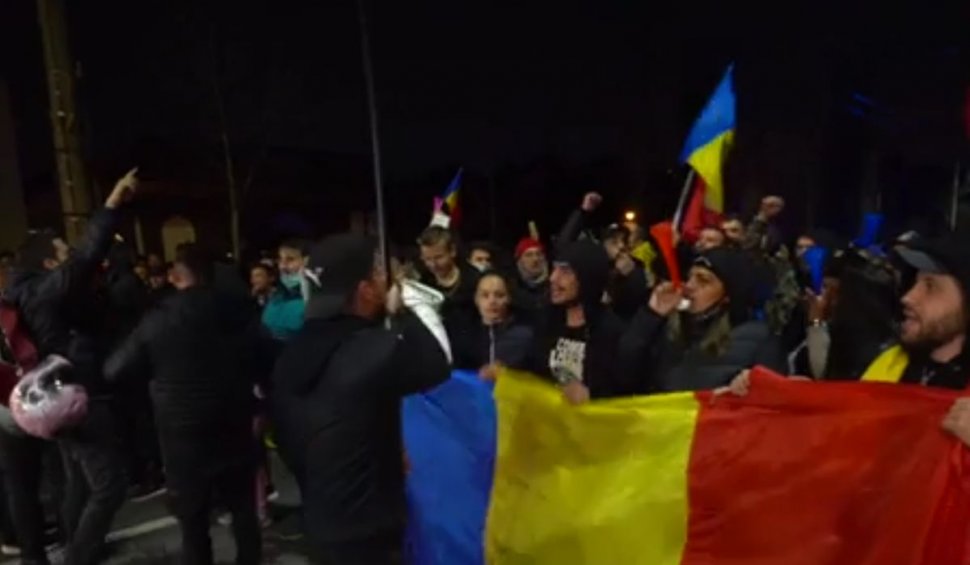 Proteste anti-restricţii în România pentru a treia zi la rând. În Bucureşti, protestatarii au ajuns la Cotroceni