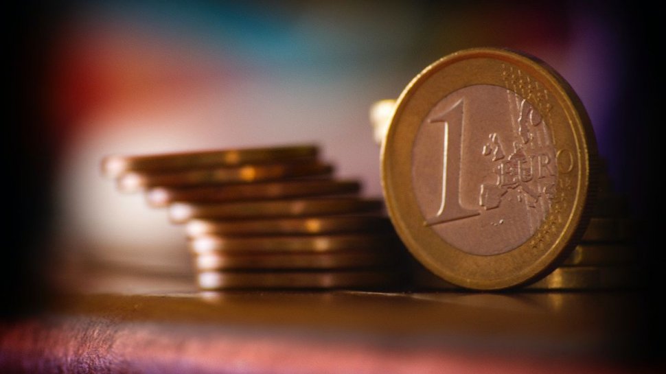 Curs valutar 31 martie 2021. Euro, la al unsprezecelea record de la începutul anului