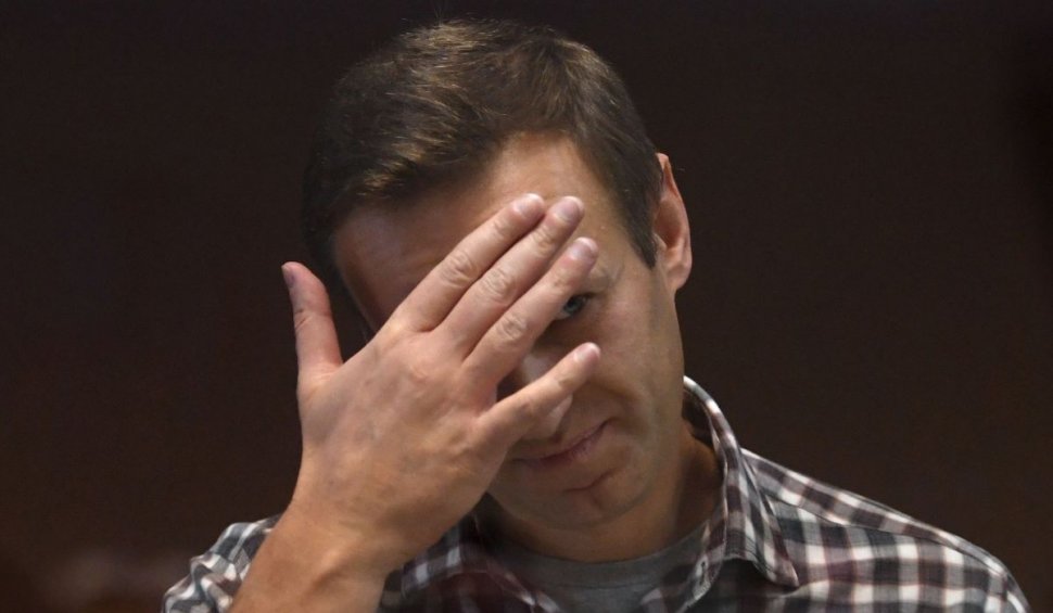Aleksei Navalnîi intră în greva foamei şi denunţă torturile la care este supus în închisoare