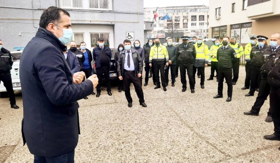 Persoanele fără mască nu vor mai fi sancționate la Bacău. În loc de amenzi, vor primi măști de protecție