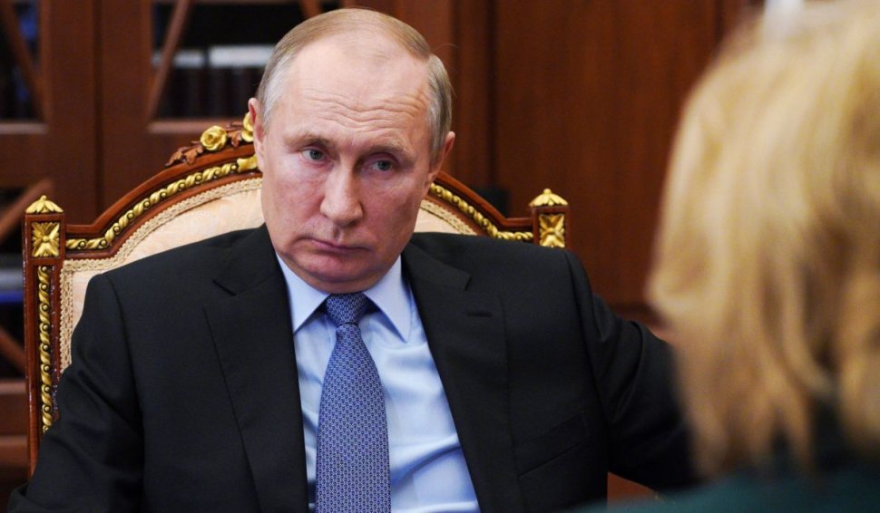 Putin, cale liberă să conducă Rusia din funcţia de preşedinte încă 15 ani. În plus, ruşii îl declară cel mai frumos din ţară