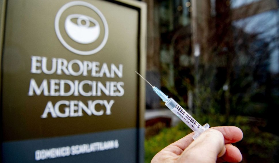 Agenţia Europeană a Medicamentului amână anunţul referitor la AstraZeneca, după ce un oficial a confirmat legătura între vaccin şi cheagurile de sânge