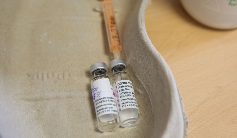 Universitatea Oxford oprește testarea vaccinului AstraZeneca pe copii și adolescenți