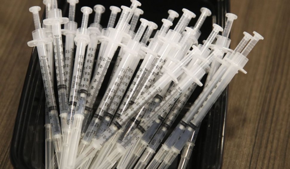 Peste 15 milioane doze de vaccin Johnson &Johnson vor fi distruse, după ce au fost "contaminate" cu AstraZeneca