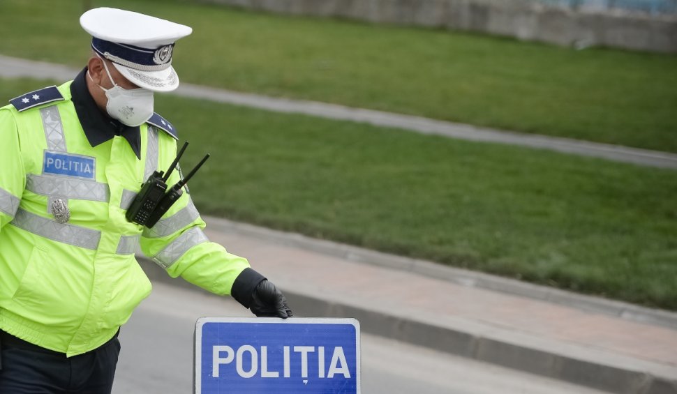 Copil de 14 ani din Botoșani, prins de polițiști conducând o mașină pe un drum național. Tatăl băiatului era pe scaunul din dreapta