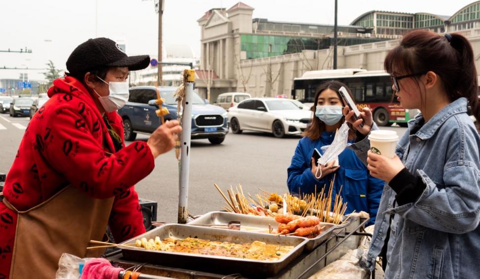 Imagini la un an de când orașul Wuhan, primul focar COVID-19 din lume, a ieșit din carantină. Viața locuitorilor a revenit complet la normal 702305