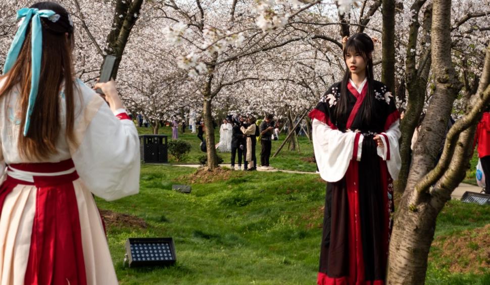 Imagini la un an de când orașul Wuhan, primul focar COVID-19 din lume, a ieșit din carantină. Viața locuitorilor a revenit complet la normal 702308