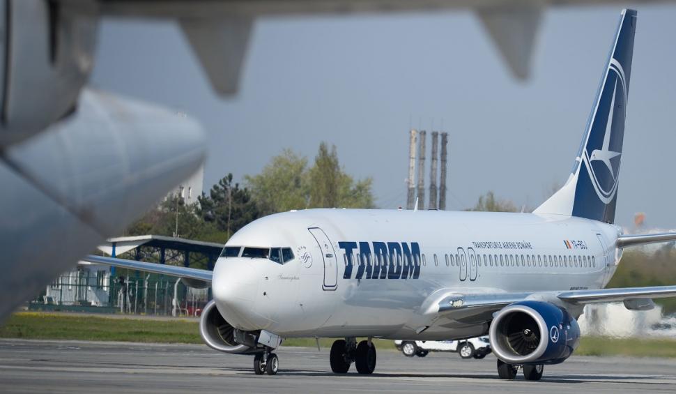 TAROM a început să vândă din avioane. Măsura face parte din planul de restructurare al companiei